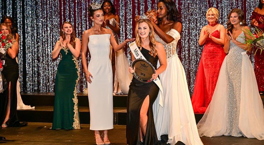 Gracen Murphy crowned Miss Troy University 2027