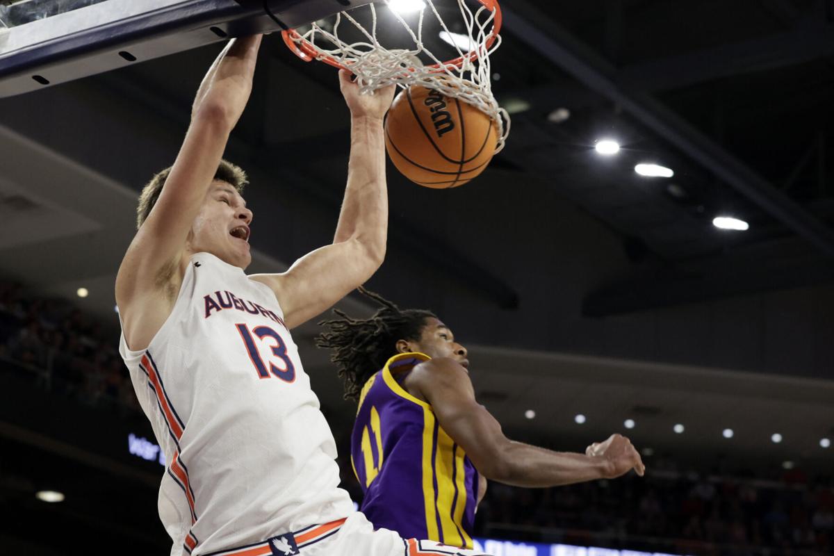 Auburn men's basketball hits the road for showdown against ...
