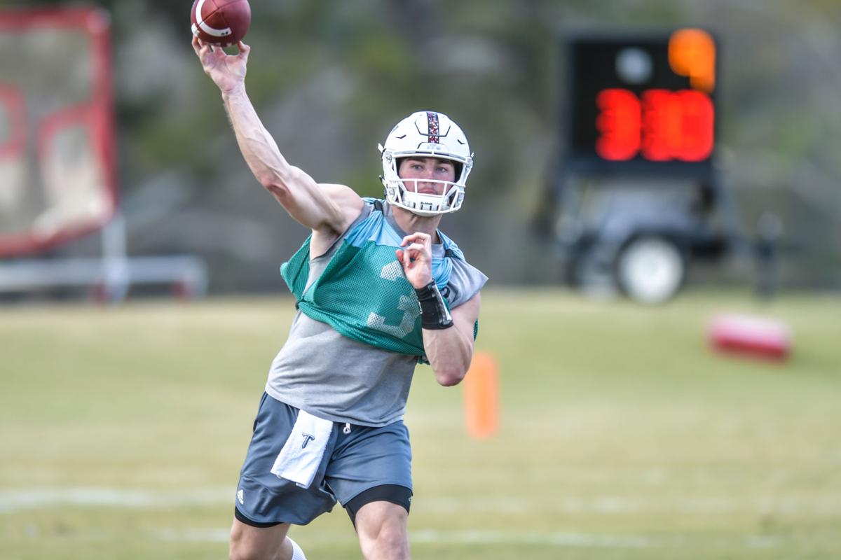 Kaleb Barker, Sawyer Smith set stage for Troy Trojans’ quarterback battle