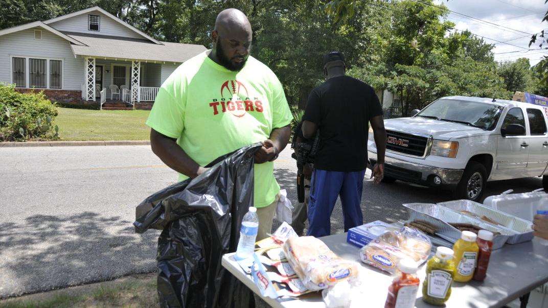 Neighborhood Clean Up Hopes To Spur Domino Effect Local News Dothaneagle Com