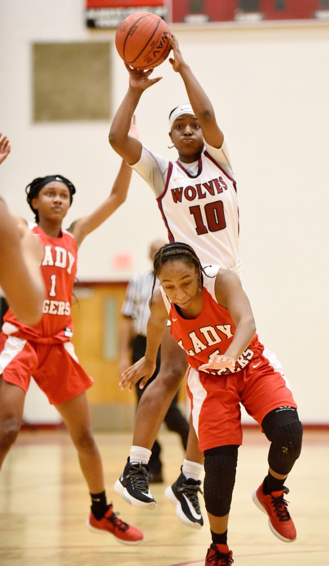 high school girl dunk