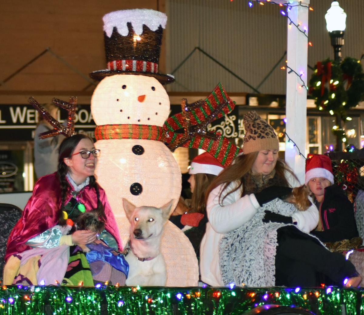 Council approves Christmas parade date, sidewalk bid request