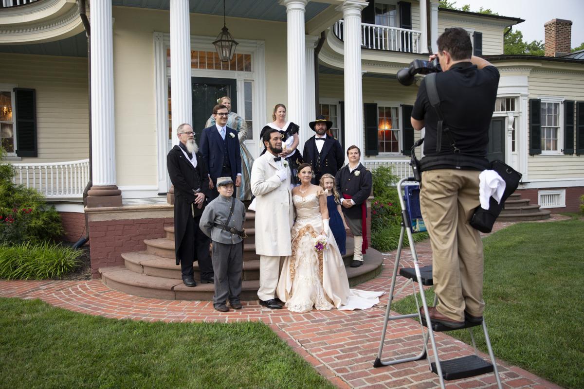'Mary Todd' marries her 'Abraham Lincoln' at the birthplace of James