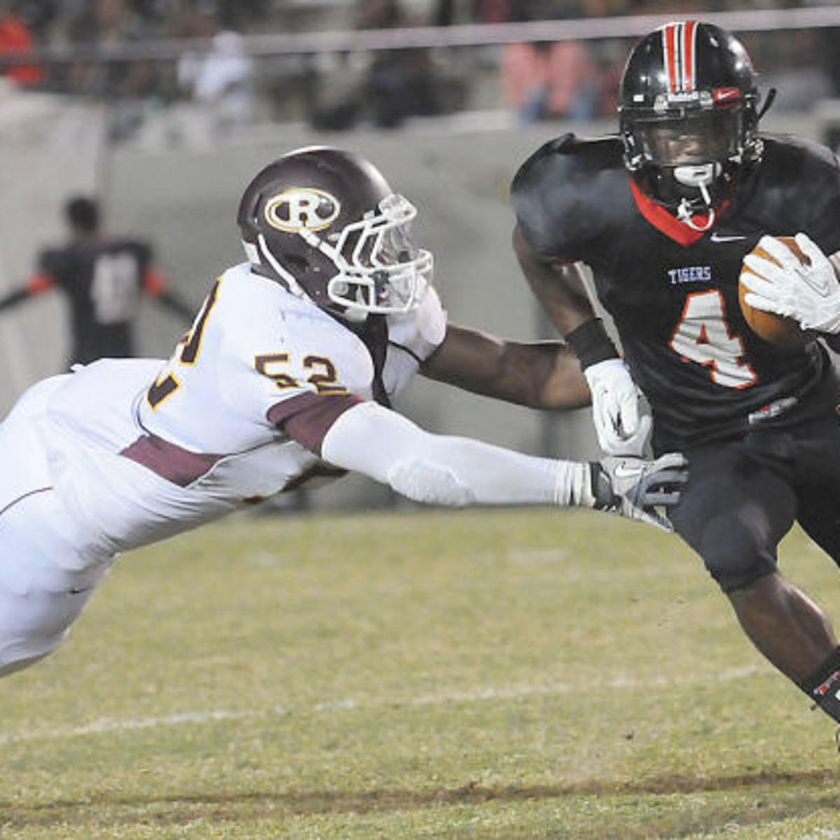 Late Touchdown Powers Dothan Past Robertsdale High School Sports