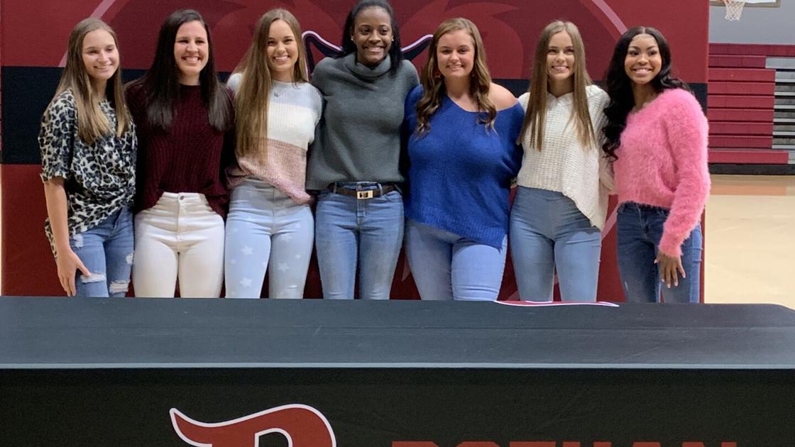 DothanEagle.com - Seven Dothan Wolves softball players sign college scholarships image