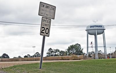 houston farm county center answer man overnight legal trucks park parking lot dothaneagle tow zone away sign