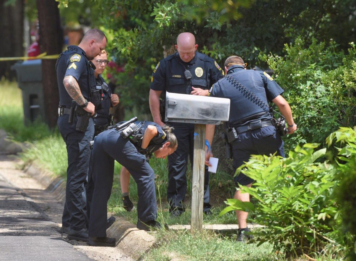 Dothan police search for shooting suspect; one wounded