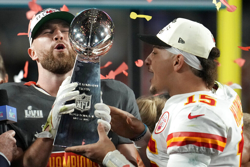 Chiefs rally behind Mahomes to edge Eagles in Super Bowl