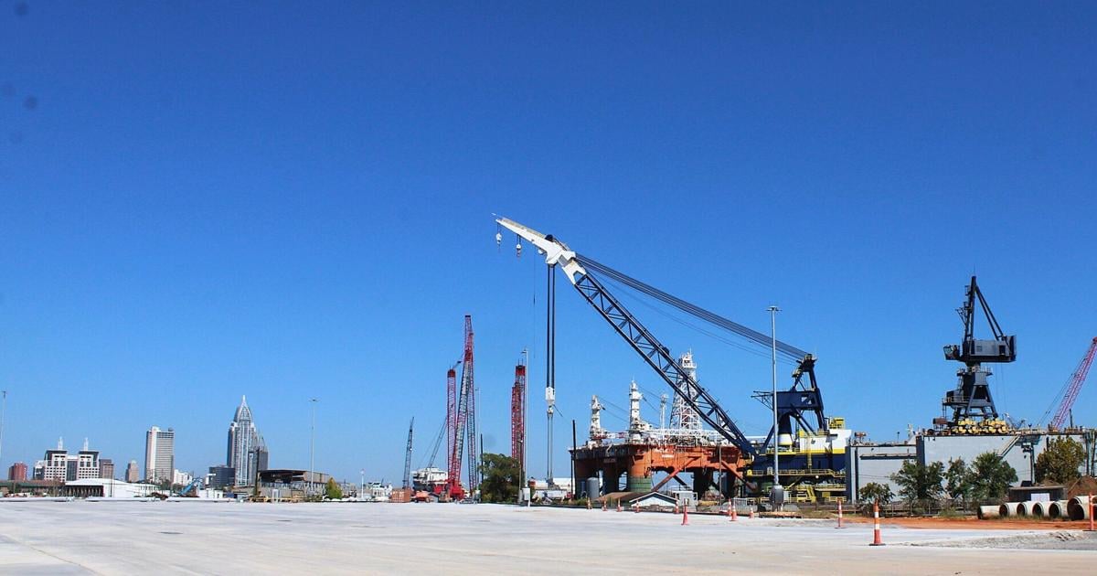 Navy chooses - again - to have nuclear carrier scrapped in Mobile