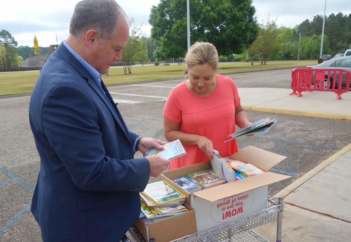 Kelly Springs school recipient of more than 200 books from Troy