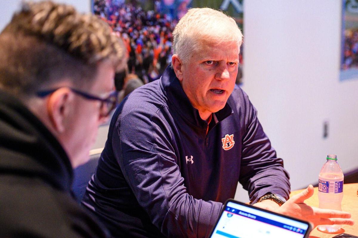 Auburn defensive coordinator Roberts says freshmen have “opportunity” to  see the field
