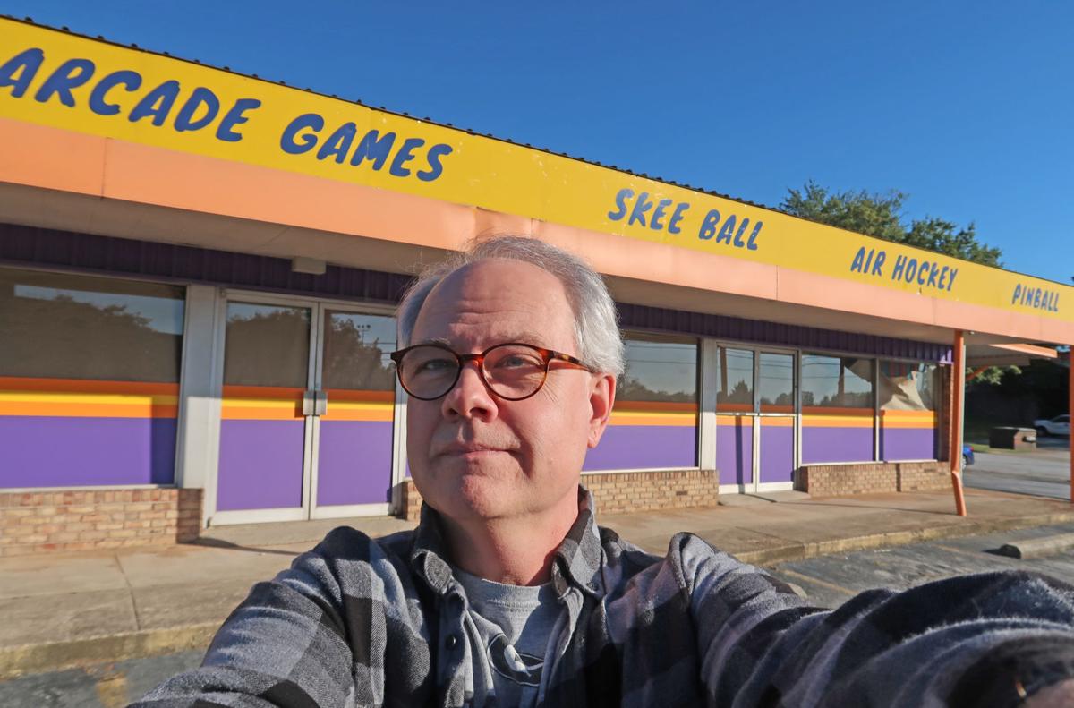 Stranger Things Filming In Douglas Youtuber Lawler Spots Benny S Burgers 1980s Arcade News Douglascountysentinel Com
