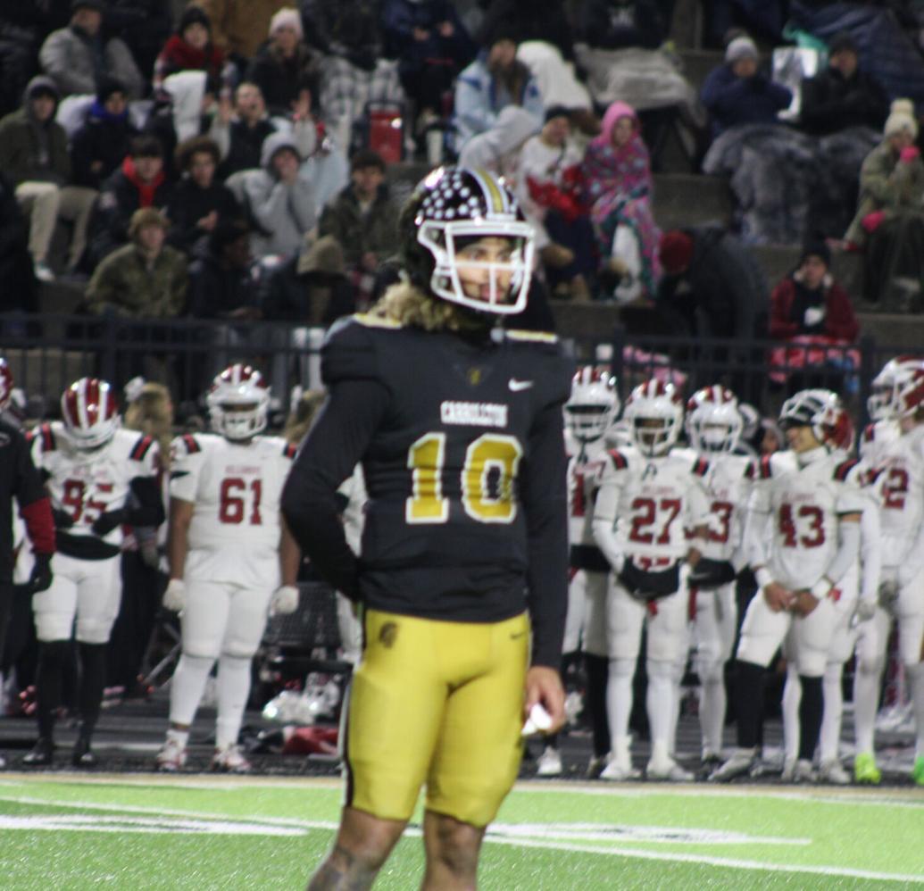 Julian Lewis injures throwing hand in quarterfinal victory Friday