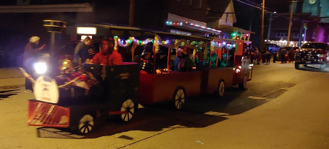 Cannelton Christmas Parade gives an exciting start to the season