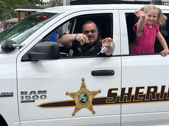 Sheriff Henderson tossing candy