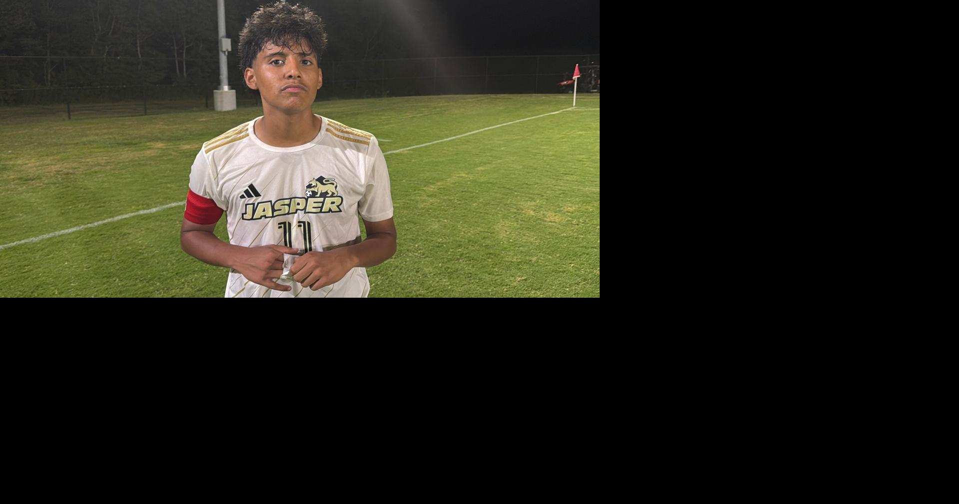 Cats prevail in historic game with Raiders
