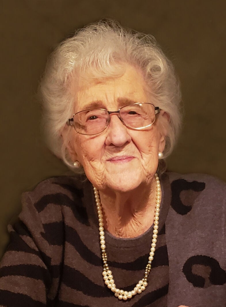 Germaine B. Ungs | Obituaries | Dyersvillecommercial.com