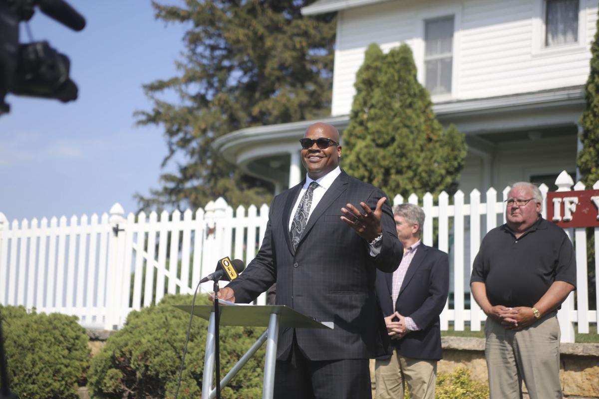 Venture led by Baseball Hall of Famer Frank Thomas buys 'Field of