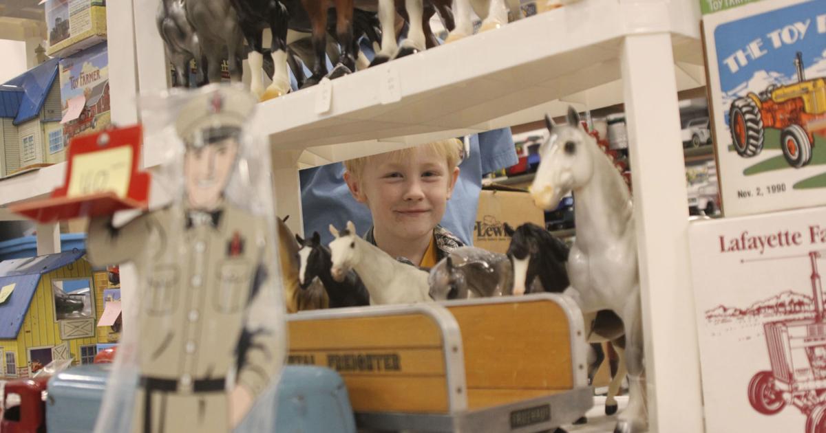 People Flock To National Farm Toy Show