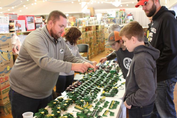 Commercial Club location a hit with vendors, toy enthusiasts News