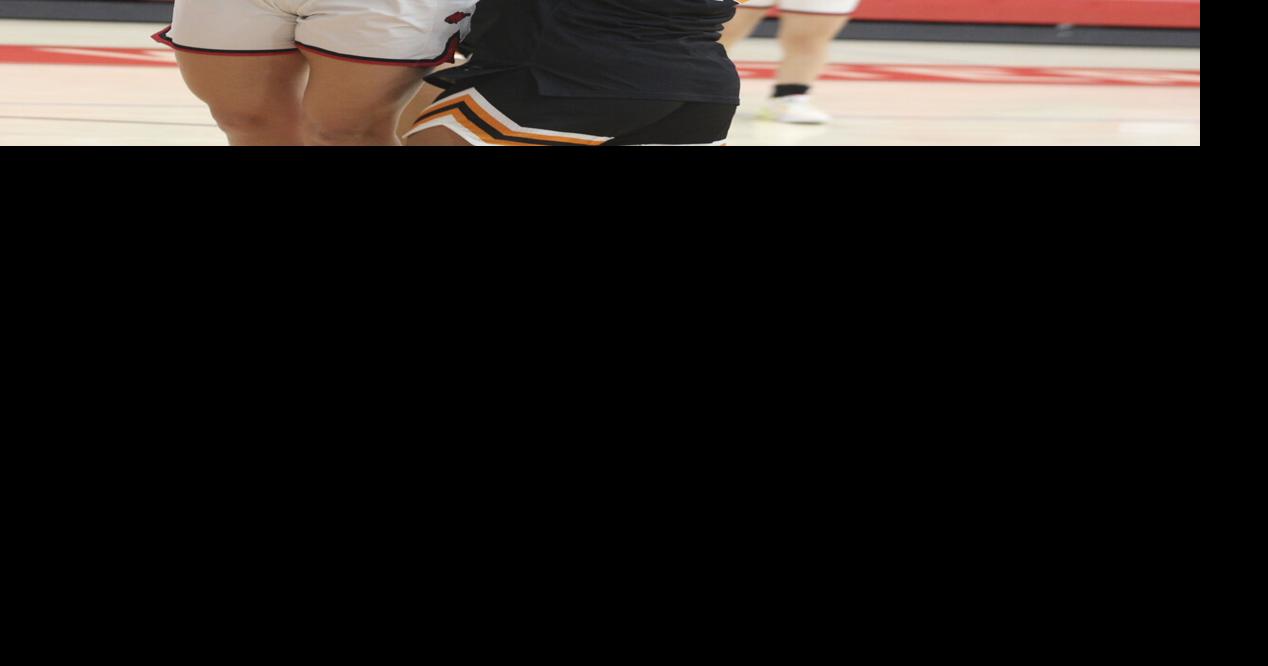 Western Dubuque earns first win | Sports | dyersvillecommercial.com