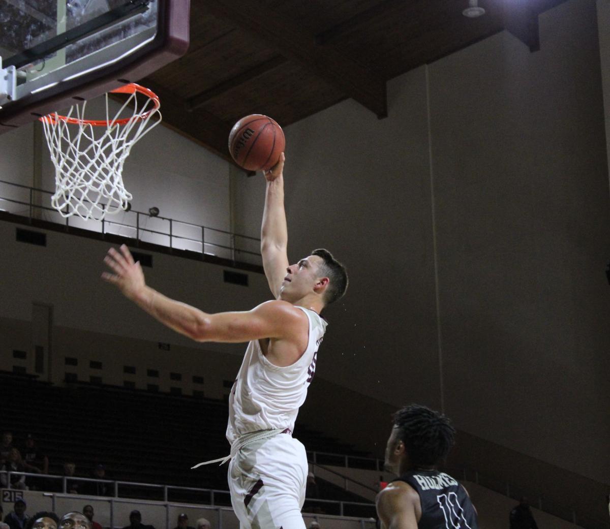 Eku Men S Basketball Wins A Close Game Against Usc Upstate 79 77