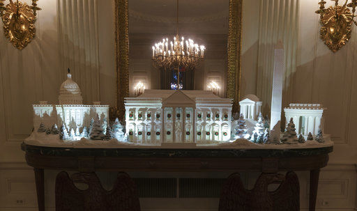 White House pastry chefs make National Mall in gingerbread