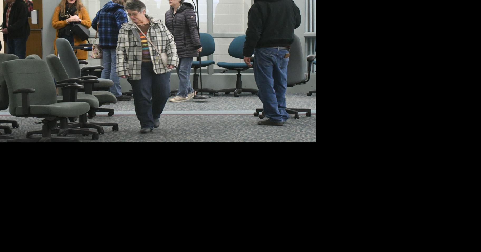 Checking chairs | Photos | ehextra.com