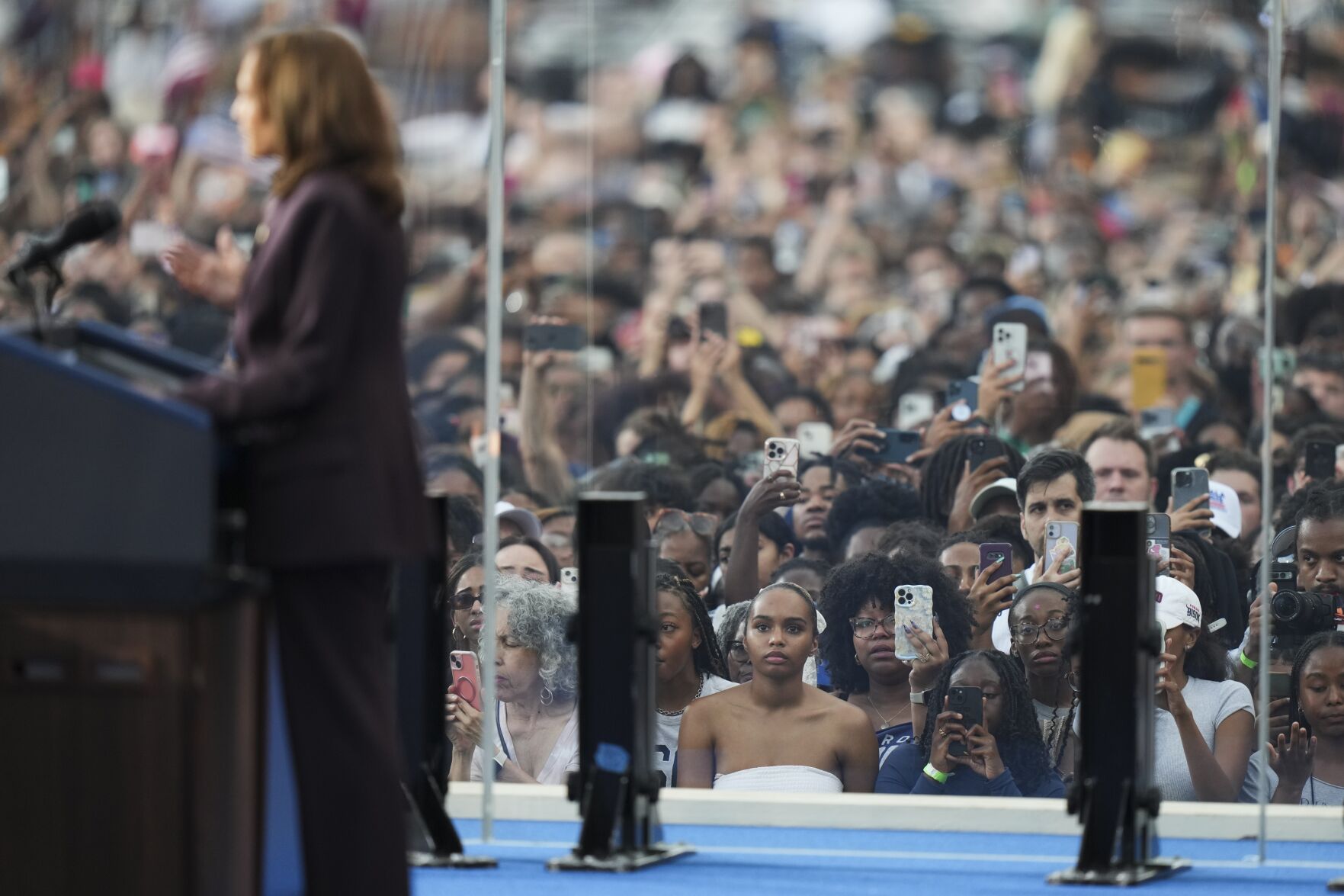 AP PHOTOS: Harris Supporters Show Range Of Emotions As She Gives ...