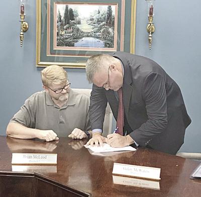 Kevin Killingsworth Signs Contract To Become Superintendent Of Coffee County School System News Elba Clipper Com