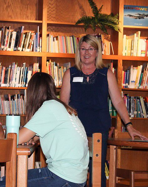 Photographer visits FHS