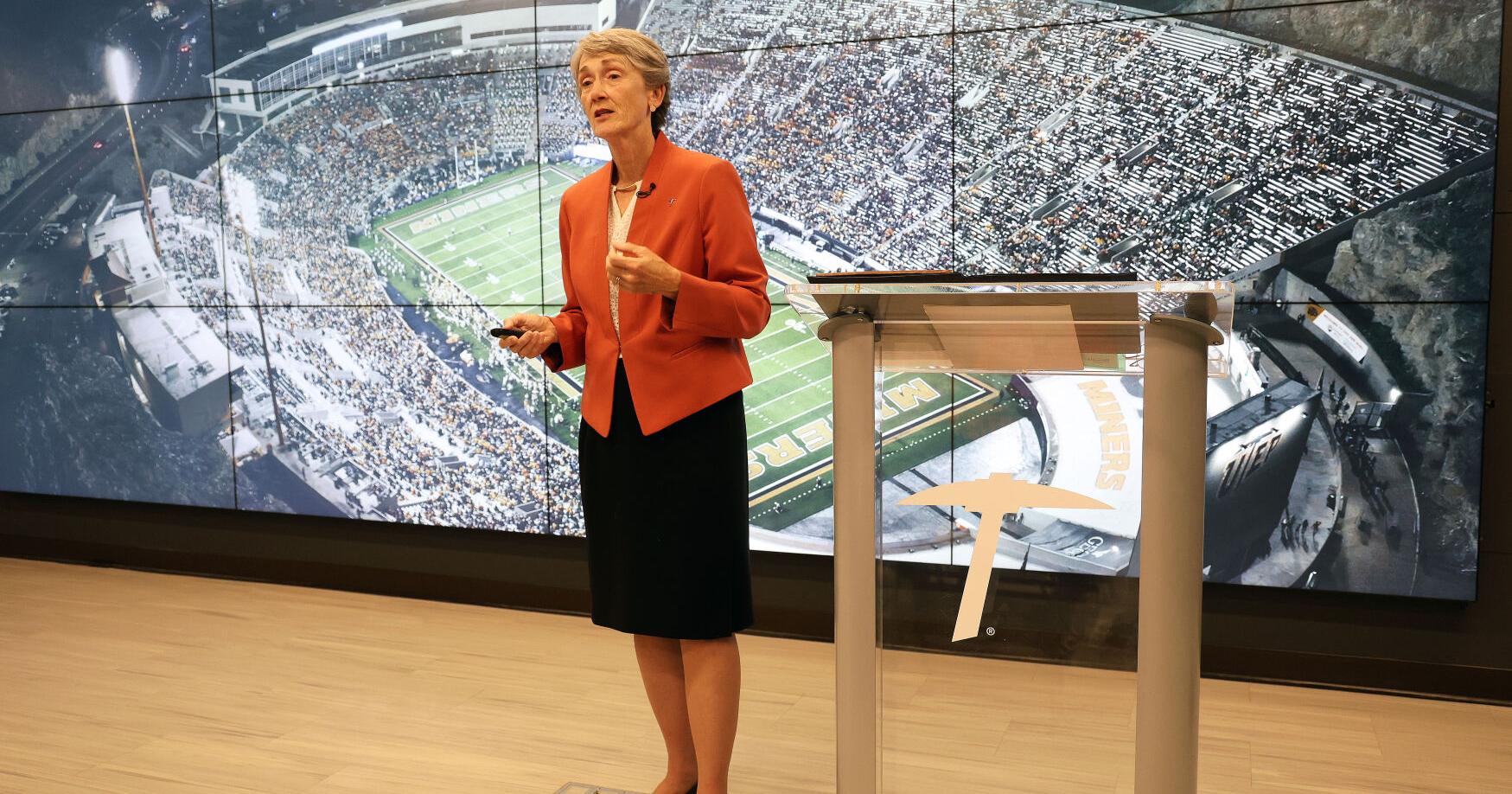 El Paso County commissioners weigh UTEP pitch for $99 million in Sun Bowl upgrades - Vimarsana News