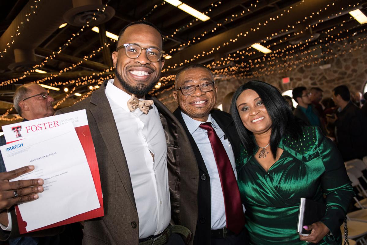 Medical School Grads Pick El Paso Ease Physician Shortage Local News Elpasoinc Com