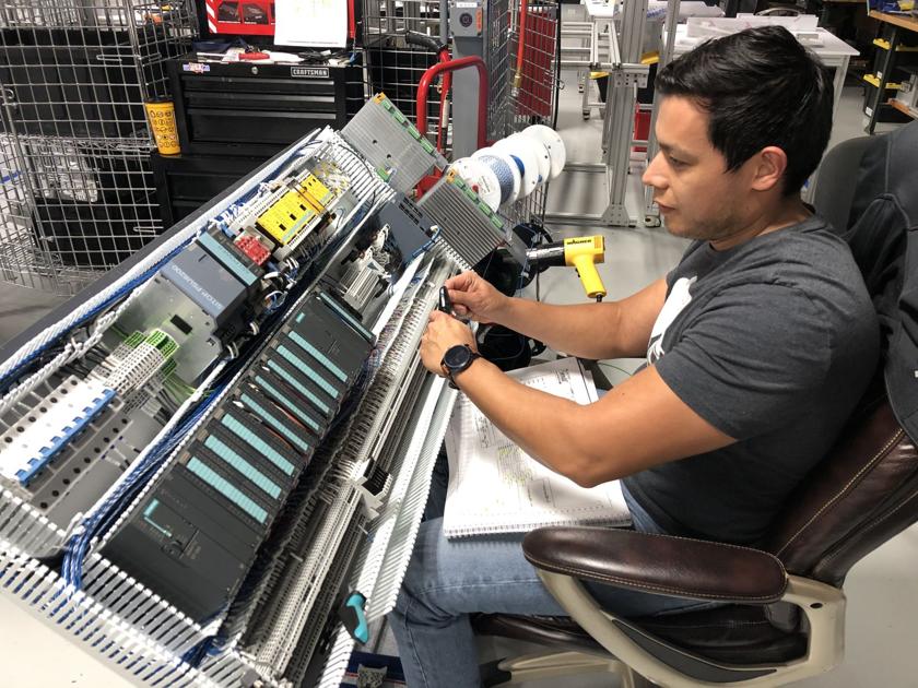 At this El Paso company, the machines make jobs | Local News