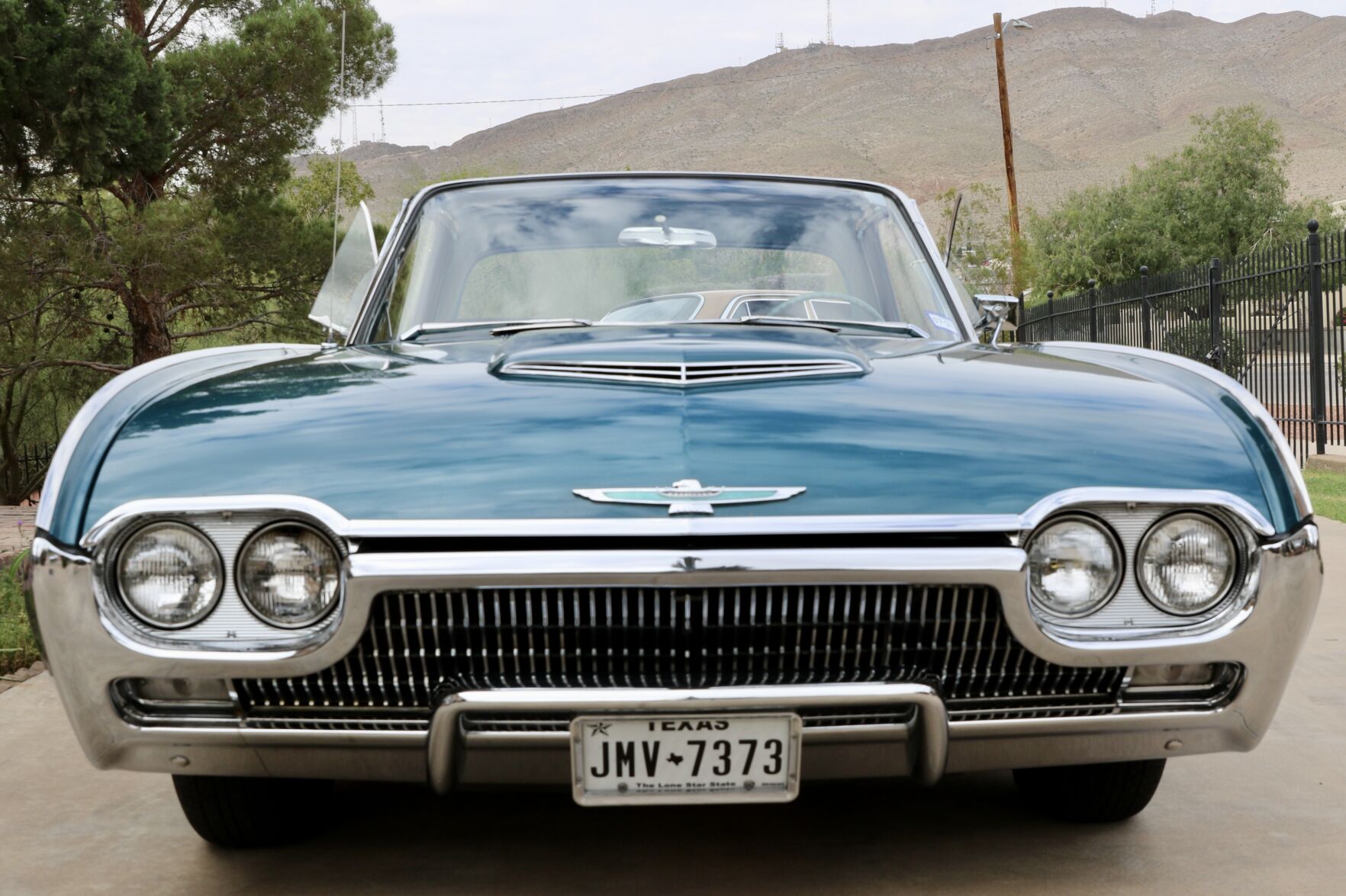 Alfredo Bocanegra's 1963 Ford Thunderbird turns heads | Magazine