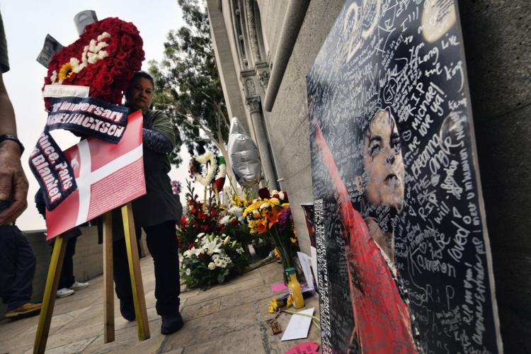 Michael Jackson's popularity endures, even after new scandal