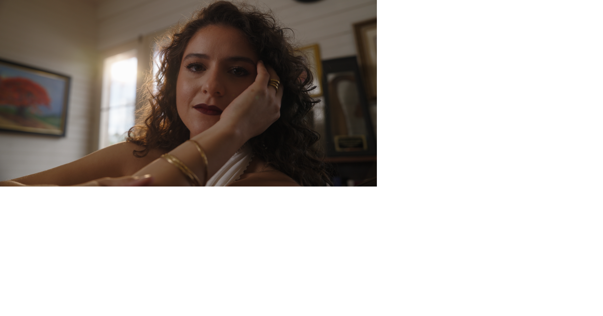 Ariana Lorén presenta versión acústica de "Bolero Fuiste" inspirada en los años cincuenta