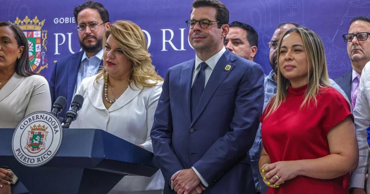 Salen Francisco Domenech e Itza García de la Secretaría de la Gobernación en medio de investigación
