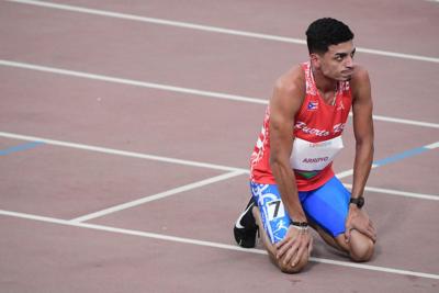Andrés Arroyo finaliza décimo en los 1,500 metros