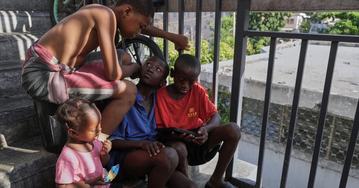 EE.UU. deporta a más de 160 haitianos en primer vuelo tras fin del TPS