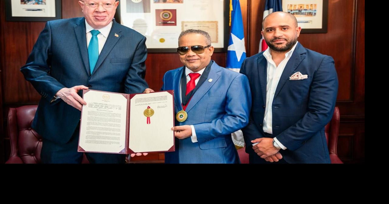 Por su carrera como artista y senador en República Dominicana