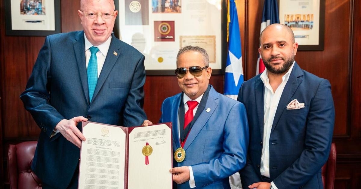 Héctor Acosta "El Torito" recibe Moción de Felicitación del Senado de Puerto Rico