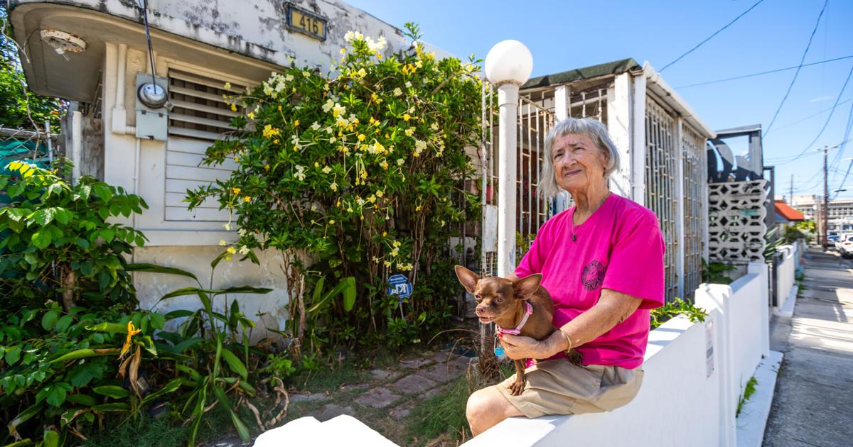 Doña María completa trámites para buscar hogar permanente tras orden de desahucio
