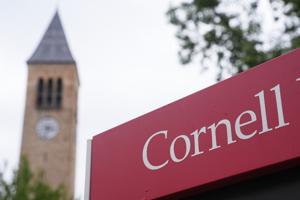 Imagen del artículo de El Vocero: Presidente de Cornell enfrenta voto de no confianza tras falta de seguimiento a denuncia de violación