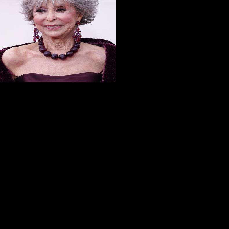 Rita Moreno deslumbra en la alfombra roja de los Oscar
