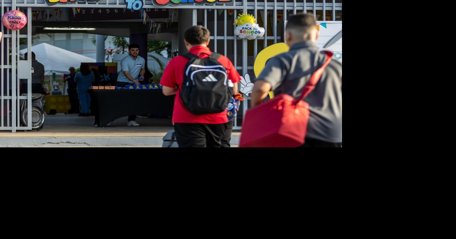 Regresan 225,595 estudiantes a escuelas públicas en medio de recortes y racionamiento de agua