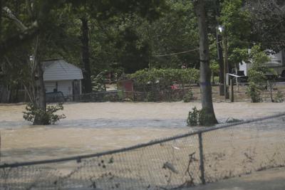 Houston continúa bajo el agua después de cientos de rescates