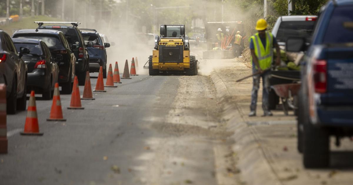 Gobierno asigna $114.4 millones para repavimentar carreteras en 42 municipios