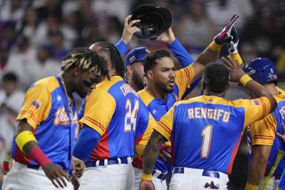 Venezuela vence a Dominicana por primera vez en el Clásico Mundial de Béisbol