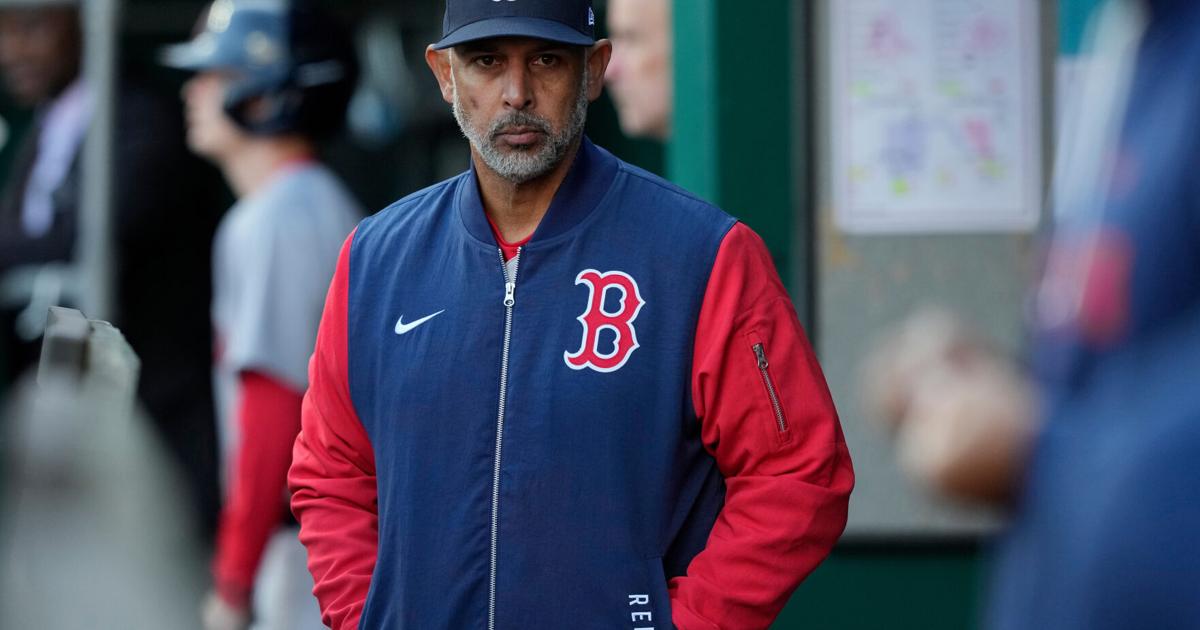 Alex Cora emerge como favorito para dirigir a los Filis de Filadelfia en 2027